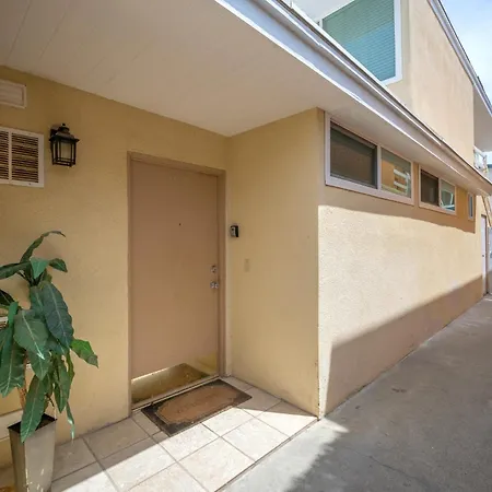 Three Bedroom Three Bath Home W Patio 1 Block From Beach